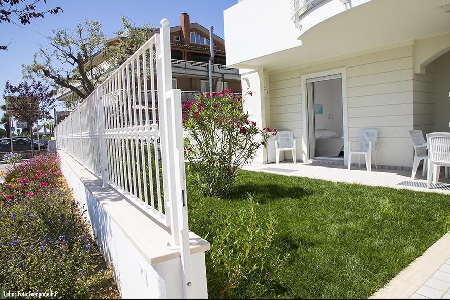 Residence Acquasuite Martinsicuro Bagian luar foto